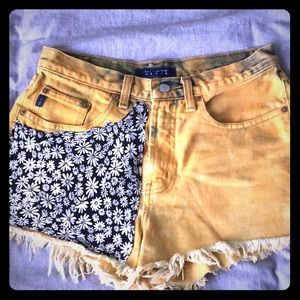 🌻VINTAGE ”Daisy” Duke Cut-Off Shorts🌻